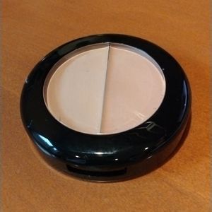 Creme Foundation Duo Fair color
